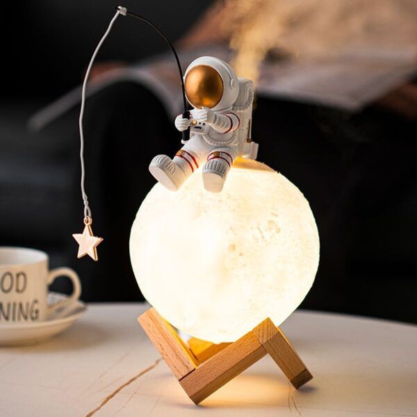 Moon Lamp Astronaut Humidifier_0000_Layer 2.jpg