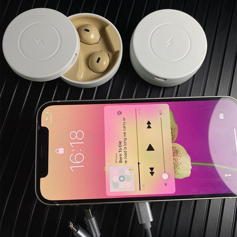 earphones with wireless charger_0003_Layer 1.jpg