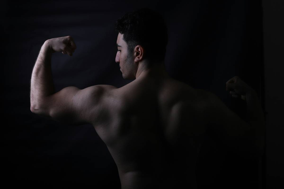 Infographic showing the benefits and uses of Tongkat Ali for male vitality